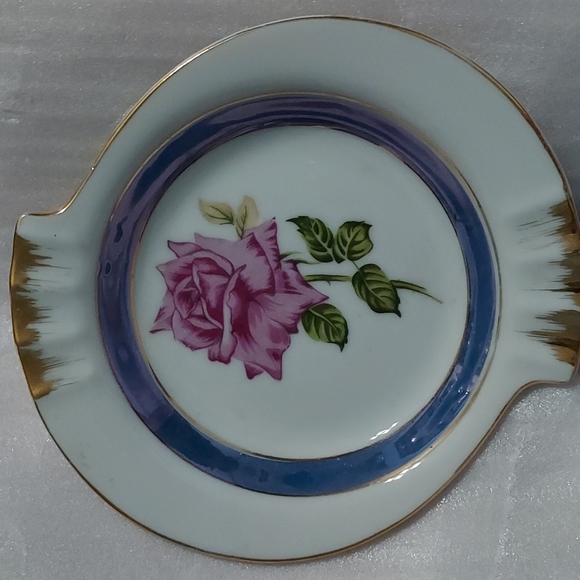Vintage Porcelain Lusterware Rose Flower Ashtray,6 inches Wide. Trimmed in Gold - Picture 2 of 3